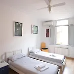 Cat Apartment- Venice 아파트 *